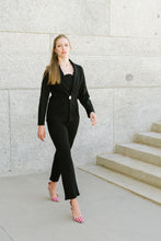 Load image into Gallery viewer, women&#39;s black suit jacket